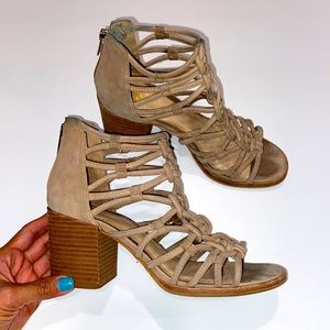 Vince Camuto Karica Cage Sandal, size 5M, fit like a 5.5